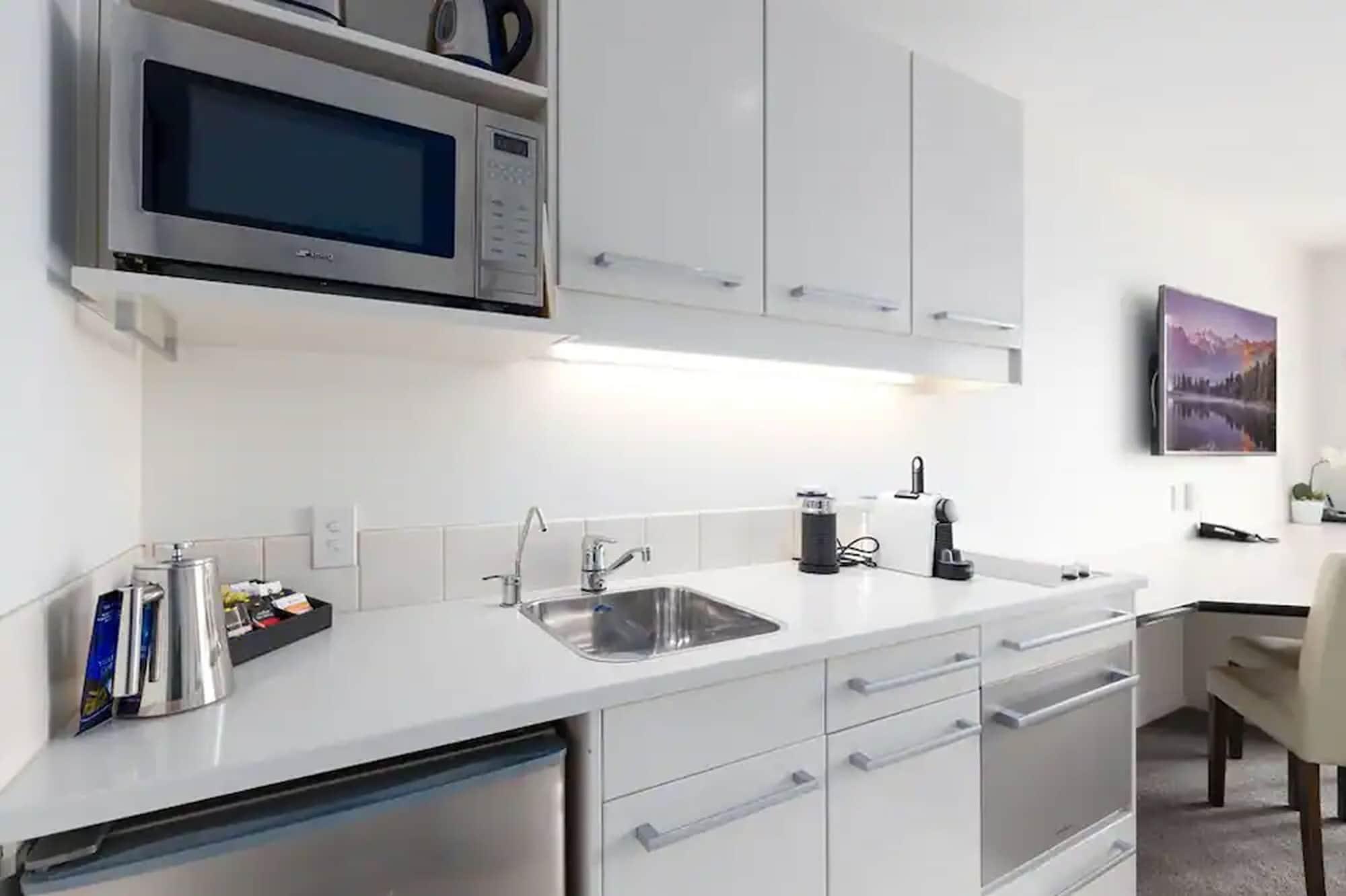 Palazzo Motor Lodge Nelson Exterior photo A typical kitchen in a typical apartment