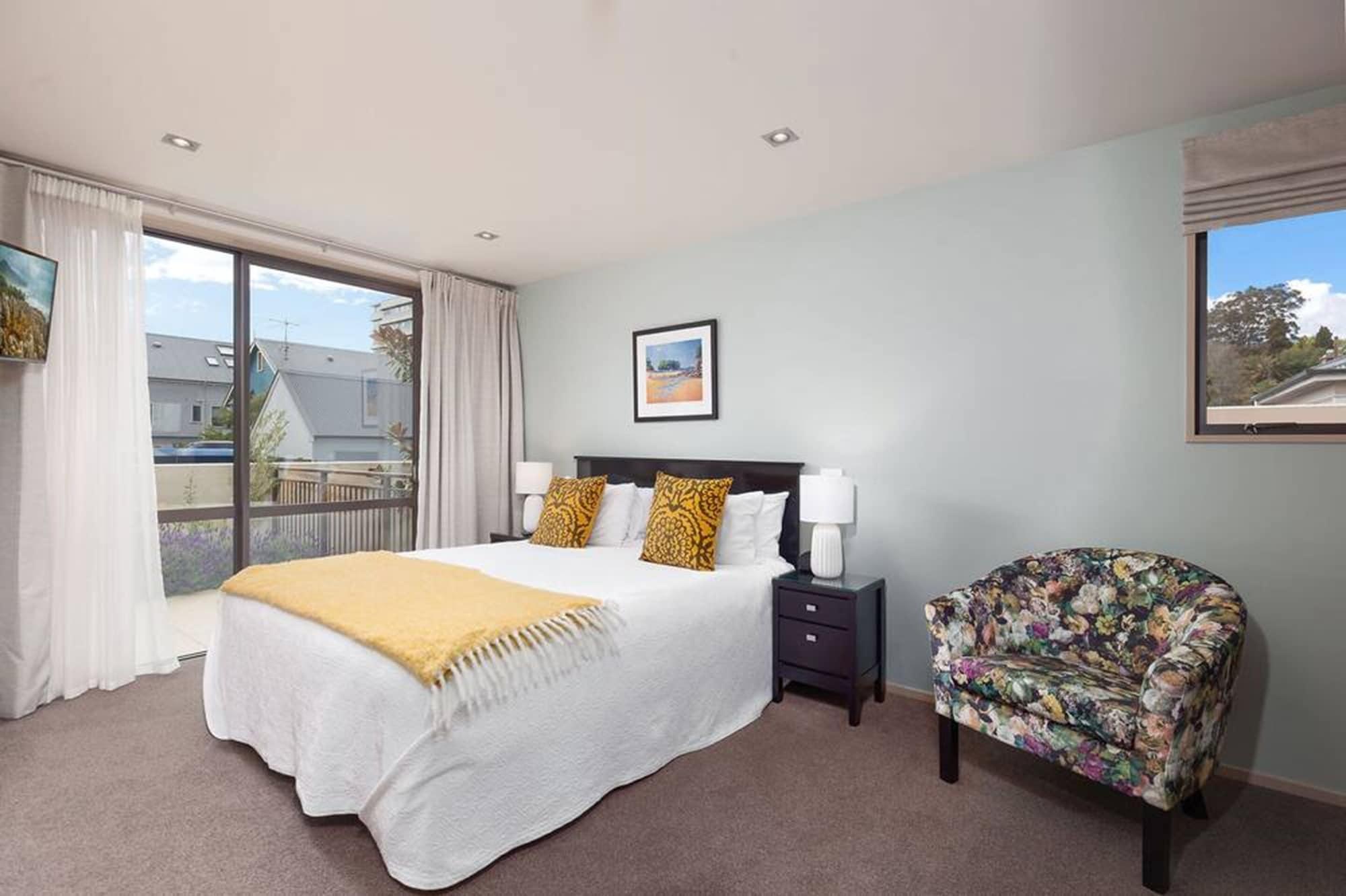 Palazzo Motor Lodge Nelson Exterior photo A staged bedroom
