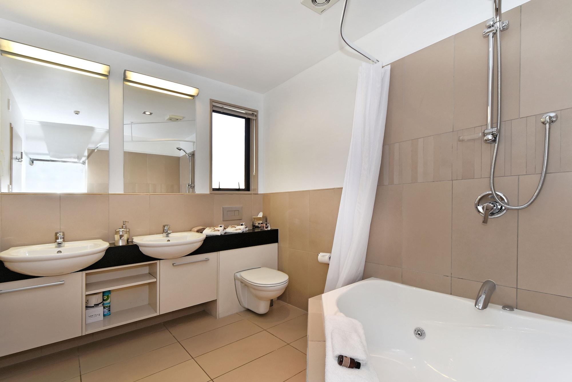Palazzo Motor Lodge Nelson Exterior photo Bathroom