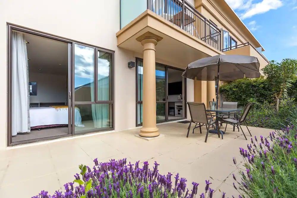 Palazzo Motor Lodge Nelson Exterior photo A patio
