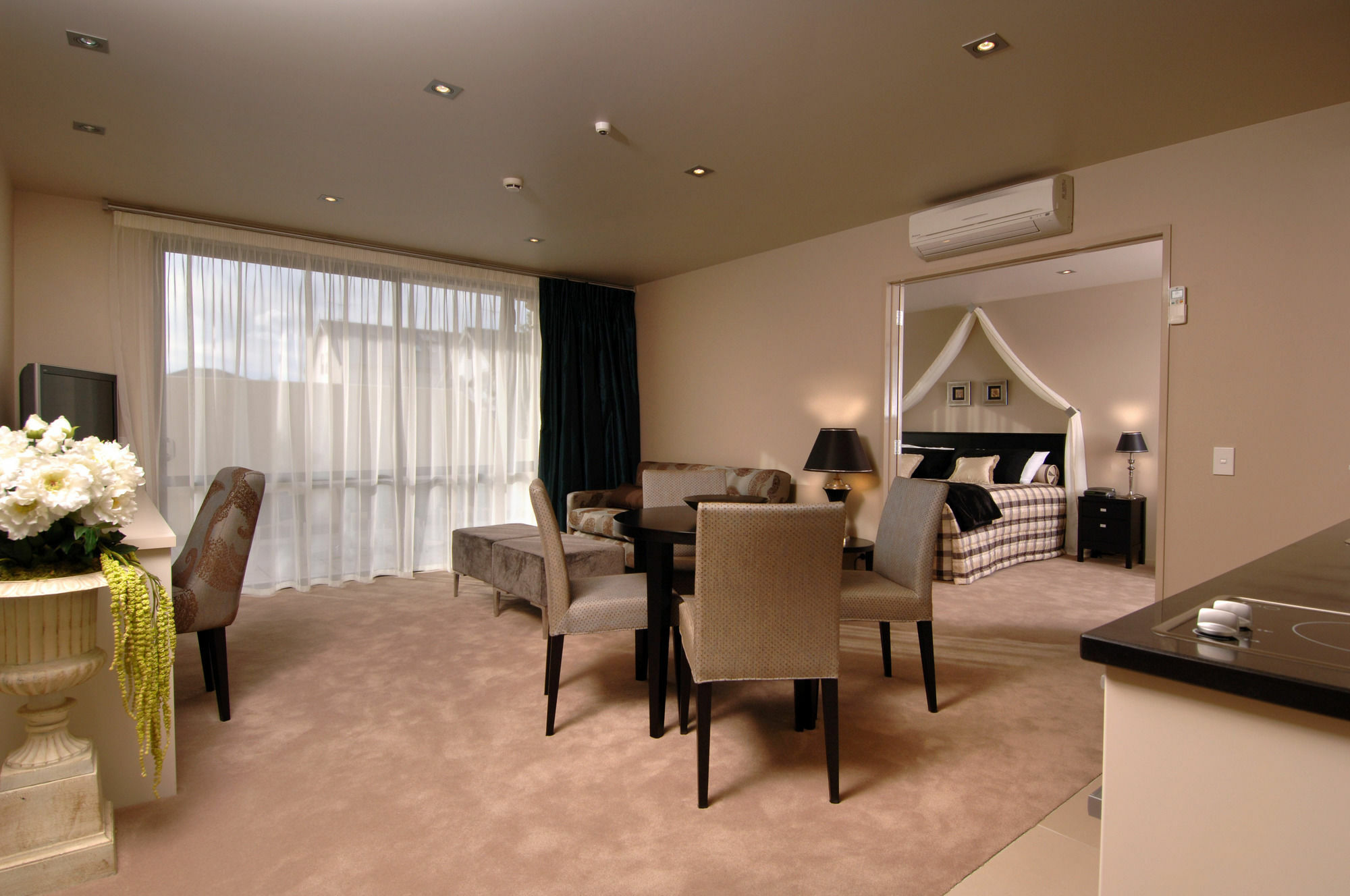 Palazzo Motor Lodge Nelson Exterior photo A suite at the Crowne Plaza Hotel, Auckland