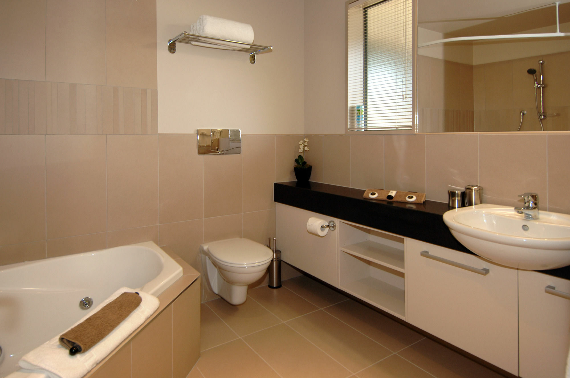 Palazzo Motor Lodge Nelson Exterior photo Bathroom