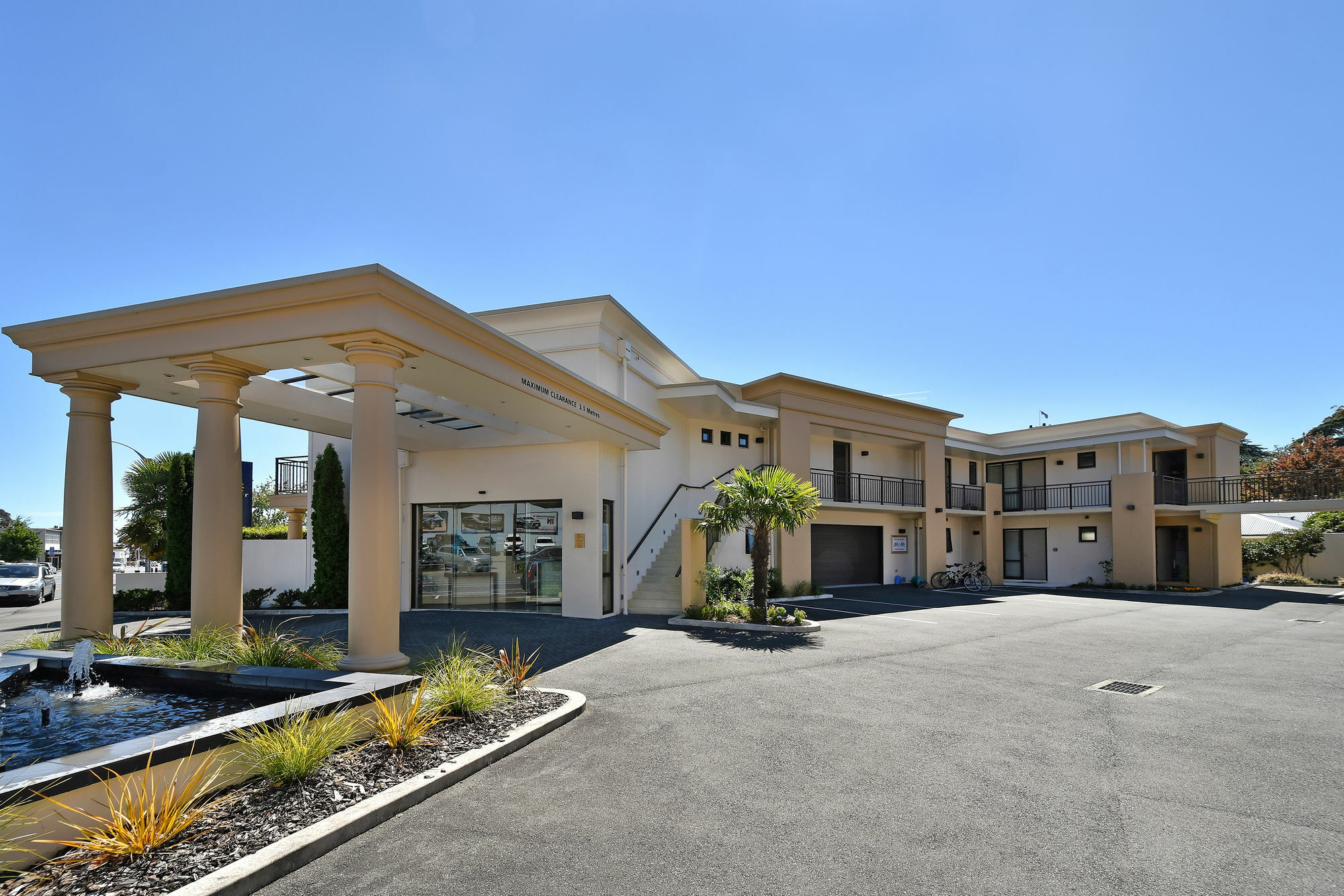 Palazzo Motor Lodge Nelson Exterior photo The hotel's entrance