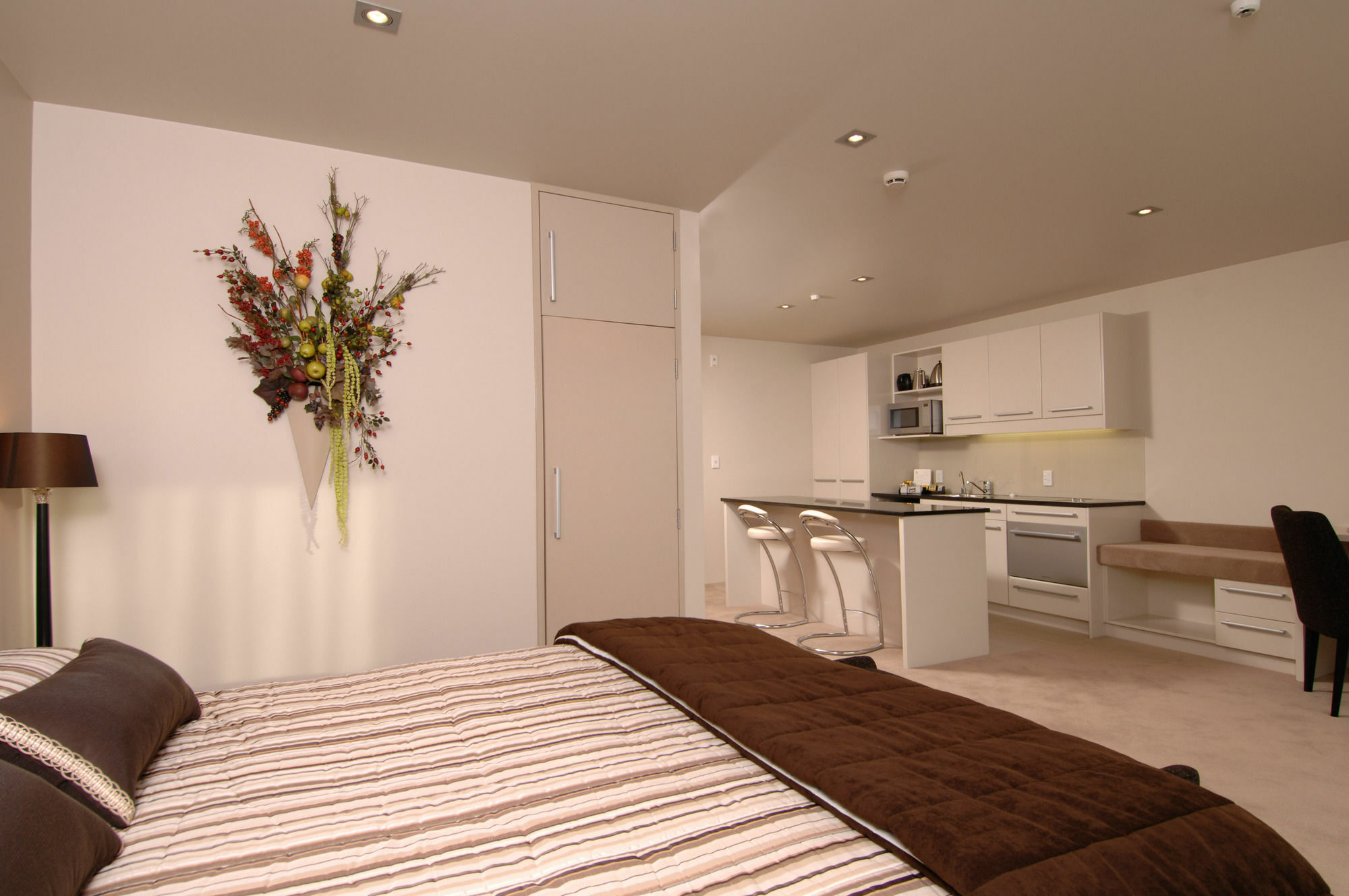 Palazzo Motor Lodge Nelson Exterior photo A typical studio apartment